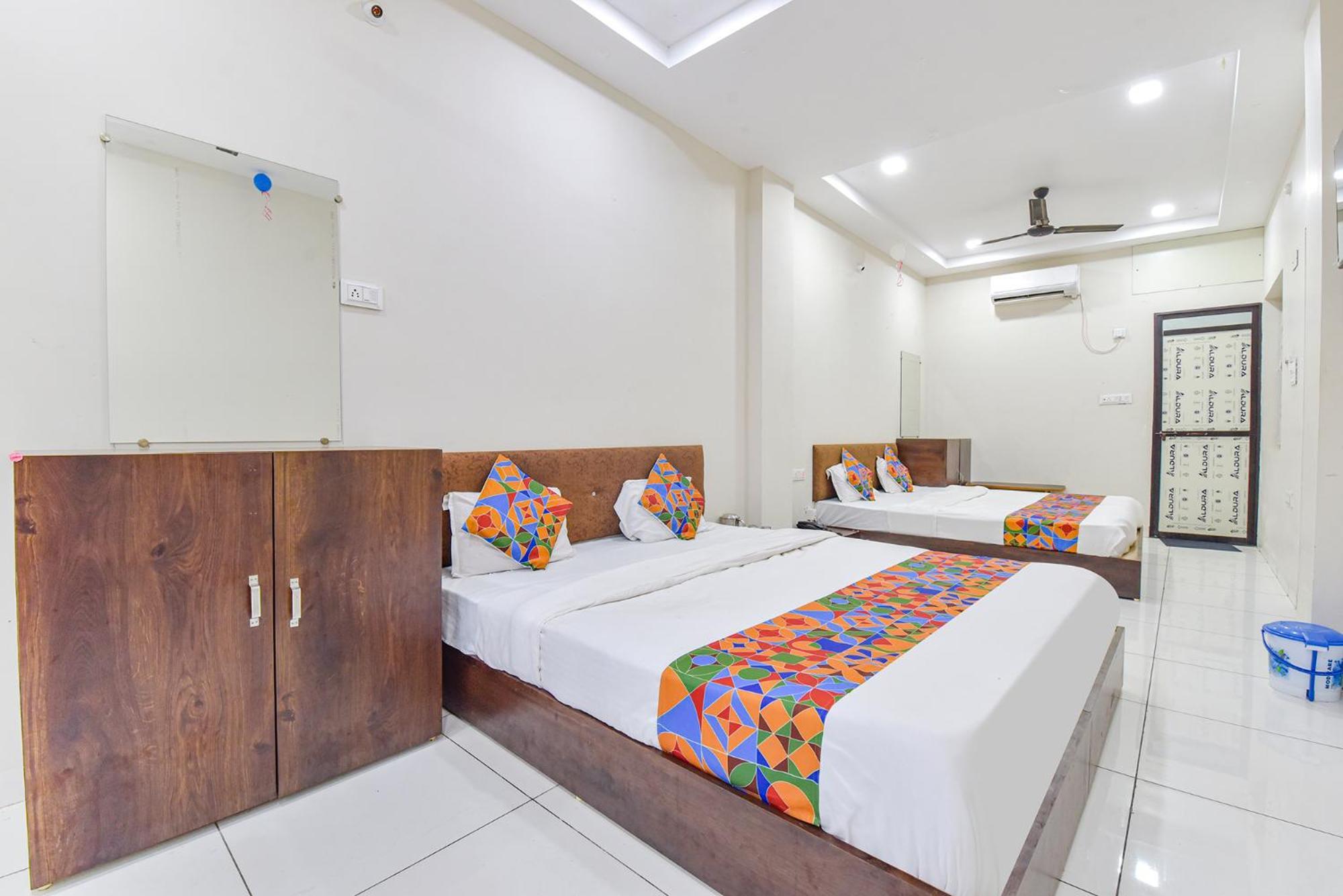 Fabexpress Devani Palace Ujjain Exterior photo