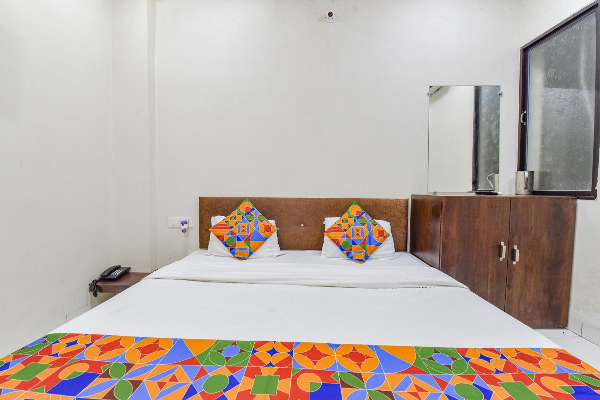 Fabexpress Devani Palace Ujjain Exterior photo