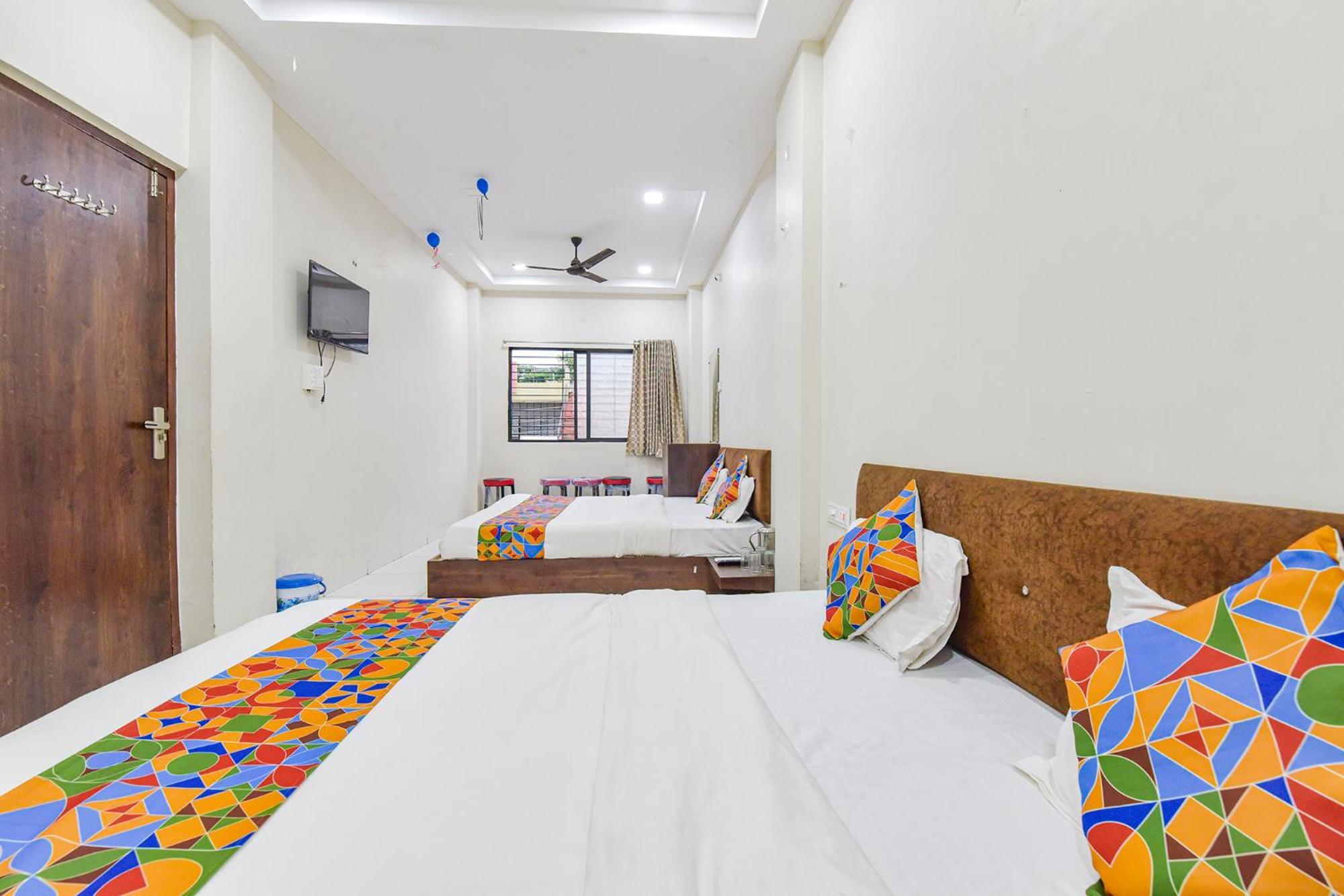 Fabexpress Devani Palace Ujjain Exterior photo