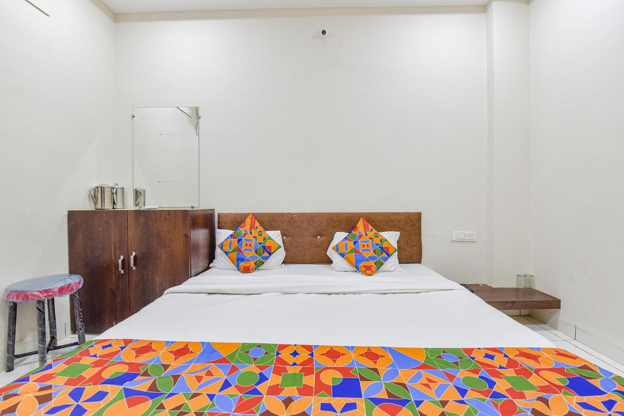 Fabexpress Devani Palace Ujjain Exterior photo